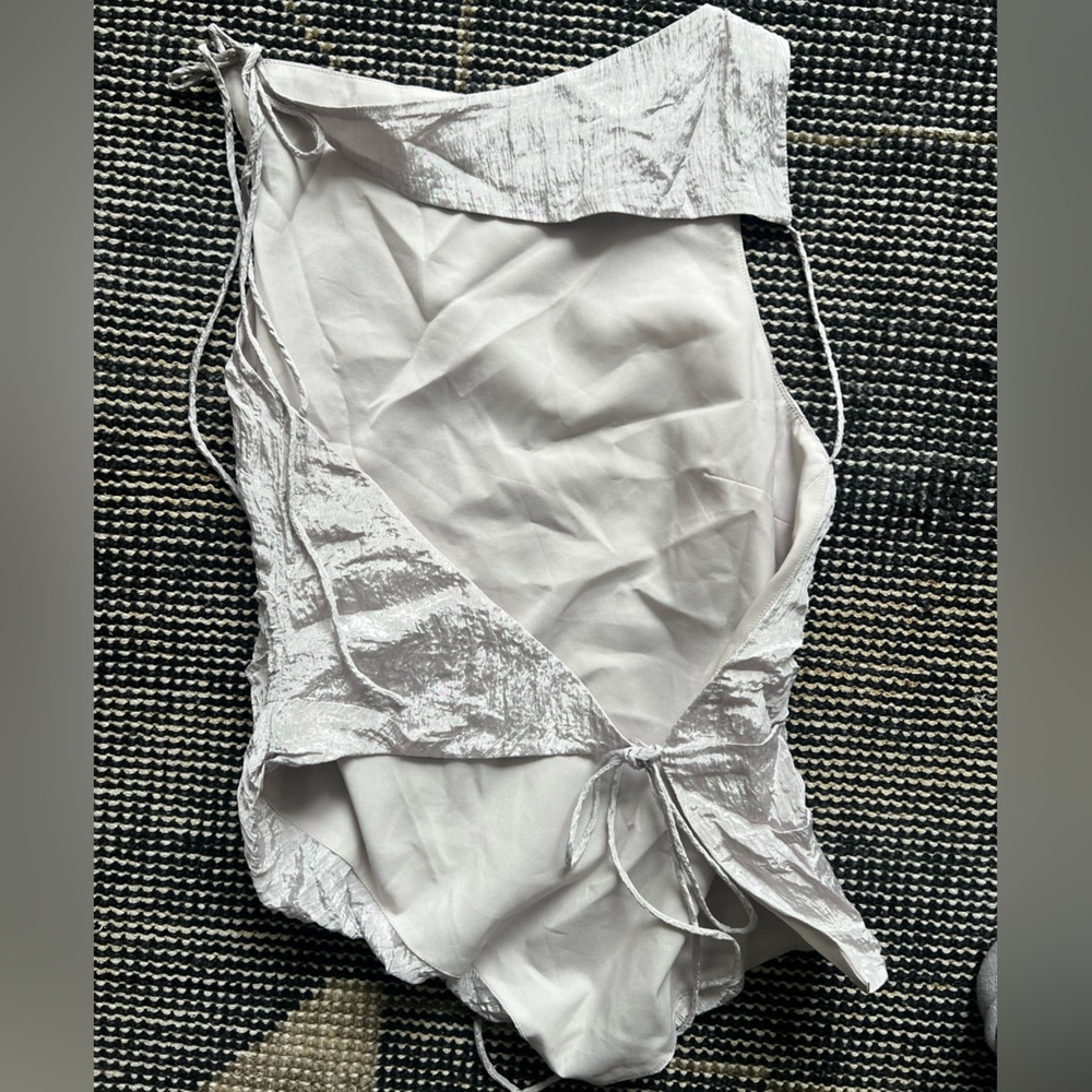 SIR. Moda Operandi Exclusive Silver Ligera Open Back Top & Crinkle Satin Skirt - Picture 12 of 16